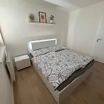 Topolcianska - Cozy With Parking, Ac & 10min Tram To Old Town Apartment Bratislava