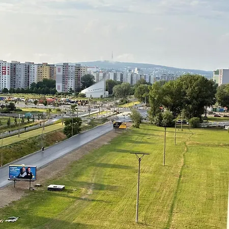 Appartamento Topolcianska - Free Garage Parking & 10min Tram To Center Bratislava