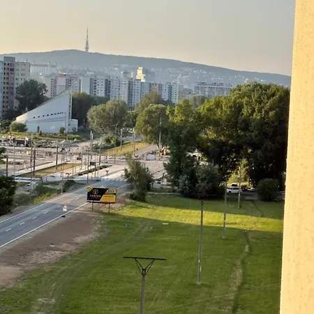 Topolcianska - Free Garage Parking & 10min Tram To Center Appartamento