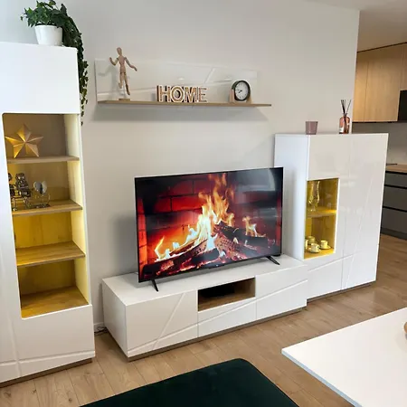 Apartmán Topolcianska - Free Garage Parking & 10min Tram To Center