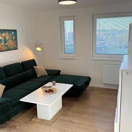 Topolcianska - Cozy With Parking, Ac & 10min Tram To Old Town Bratysława