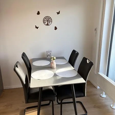 Topolcianska - Cozy With Parking, Ac & 10min Tram To Old Town Apartment Bratislava