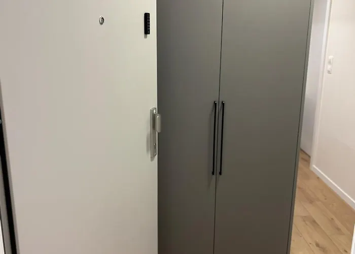 Topolcianska - Free Garage Parking & 10min Tram To Center *