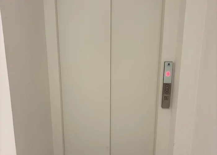 Apartmán Topolcianska - Free Garage Parking & 10min Tram To Center