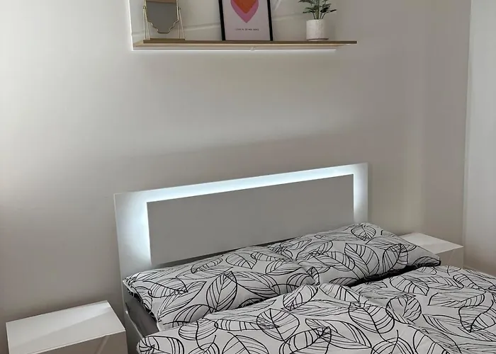 Apartmán Topolcianska - Free Garage Parking & 10min Tram To Center