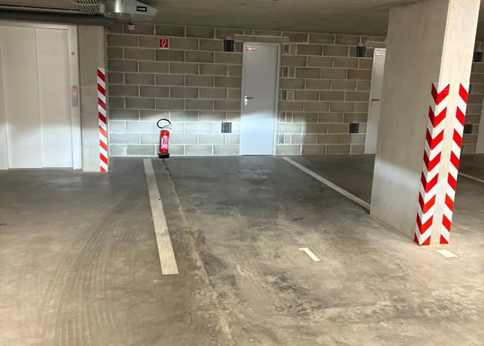 Appartement Topolcianska - Free Garage Parking & 10min Tram To Center