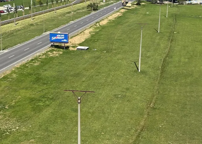 Διαμέρισμα Topolcianska - Cozy With Parking, Ac & 10min Tram To Old Town