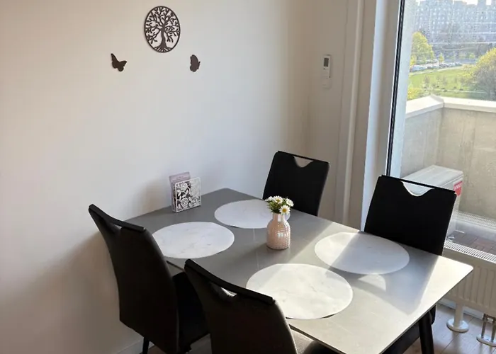 Lägenhet Topolcianska - Cozy With Parking, Ac & 10min Tram To Old Town Bratislava