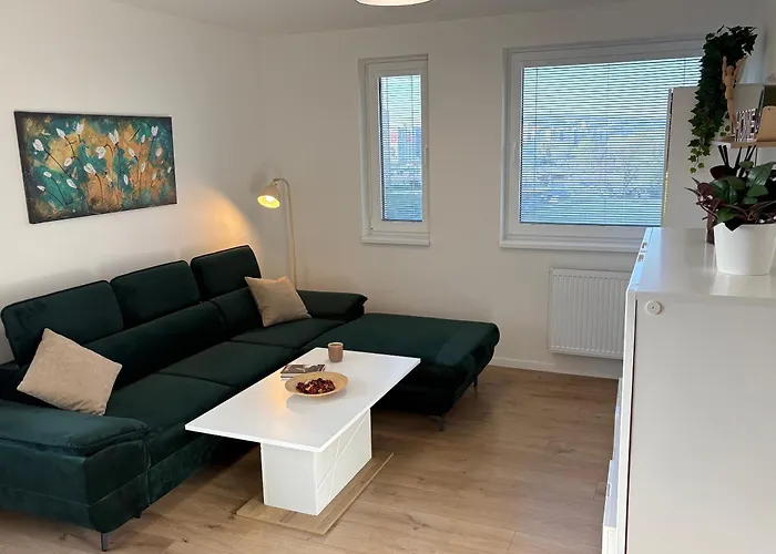 Topolcianska - Cozy With Parking, Ac & 10min Tram To Old Town Μπρατισλάβα