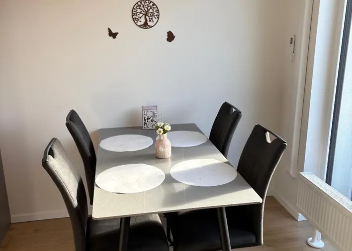 Topolcianska - Cozy With Parking, Ac & 10min Tram To Old Town Апартаменти Братислава