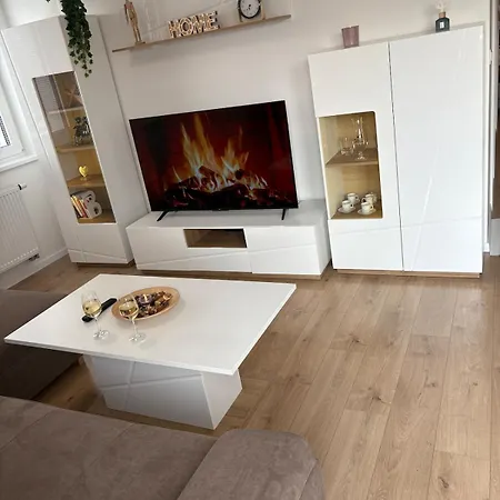 Topolcianska - Free Garage Parking & 10min Tram To Center Apartament