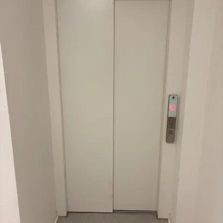 Apartament Topolcianska - Free Garage Parking & 10min Tram To Center