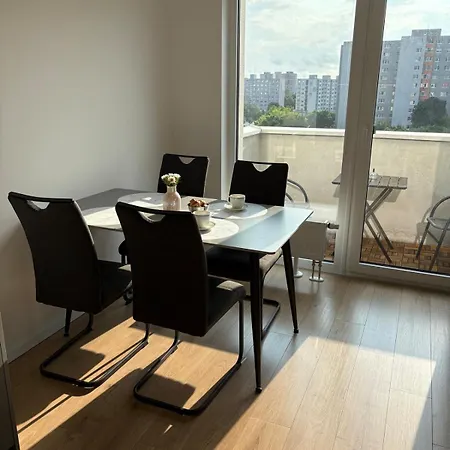 Topolcianska - Free Garage Parking & 10min Tram To Center Apartament