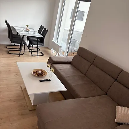 Topolcianska - Free Garage Parking & 10min Tram To Center Apartament