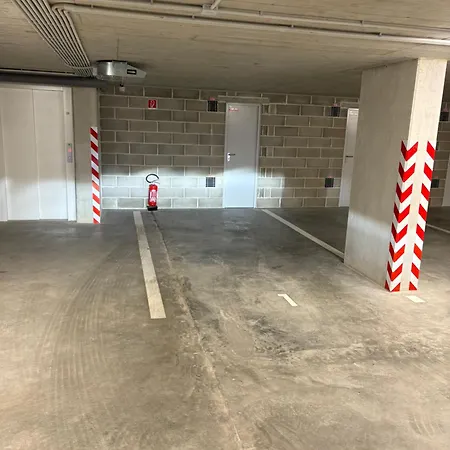 Apartament Topolcianska - Free Garage Parking & 10min Tram To Center