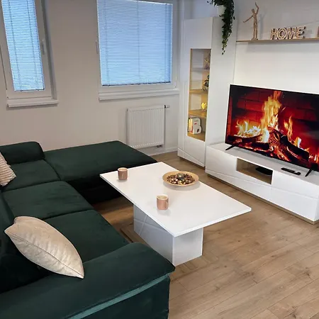 Apartment Topolcianska - Free Garage Parking & 10min Tram To Center
