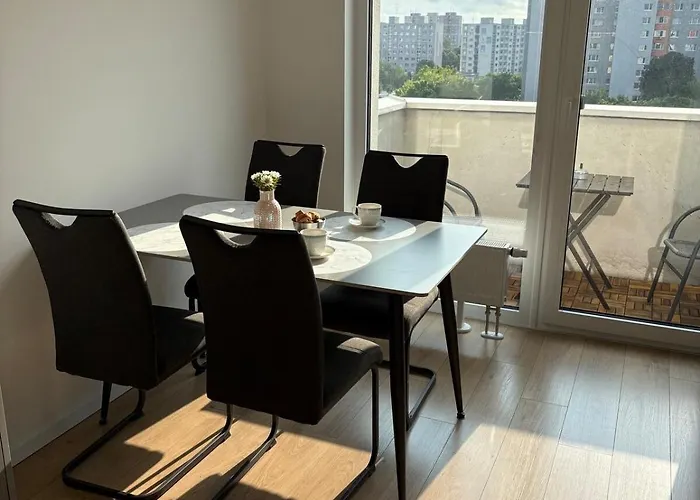 Topolcianska - Free Garage Parking & 10min Tram To Center Apartment