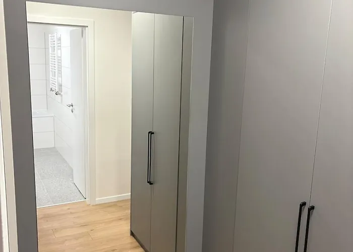 Topolcianska - Cozy With Parking, Ac & 10min Tram To Old Town Bratislava